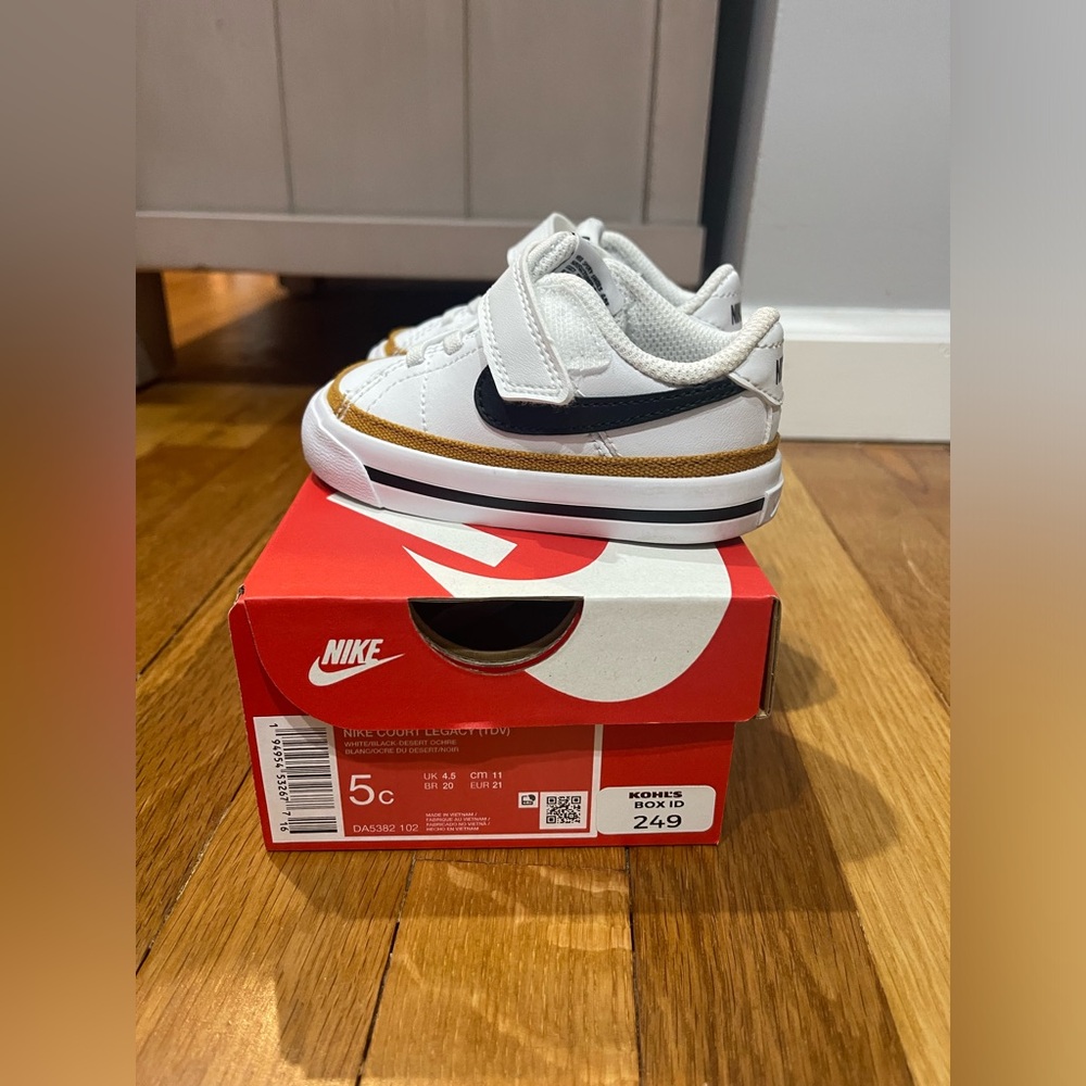 Nike Court Legacy